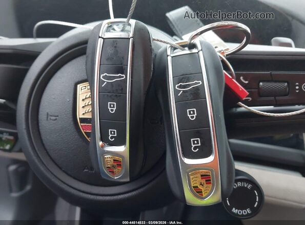 WP0AA2YA0SL009020 2025 PORSCHE PANAMERA Light Blue Dashboard view