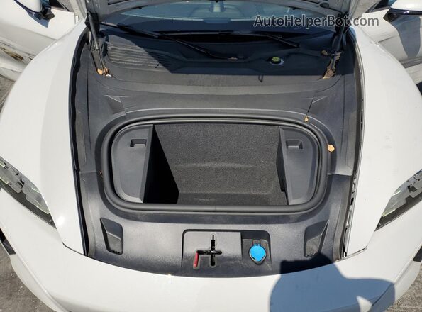 WP0AC2Y17SSA55222 2025 PORSCHE TAYCAN Silver Widok wnętrza z tyłu