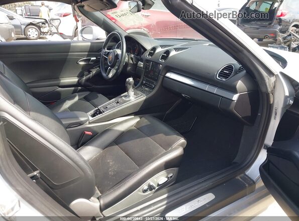 WP0CA2A80JS210792 2018 PORSCHE BOXSTER Серебряный Вид салона спереди
