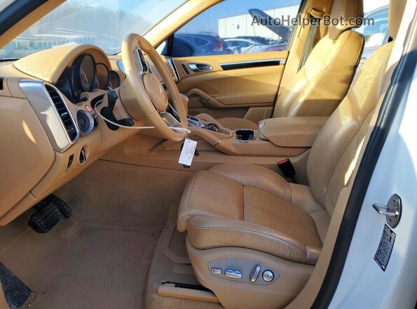 WP1AA2A21GKA36869 2016 PORSCHE CAYENNE White Widok wnętrza z przodu