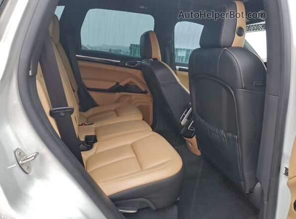 WP1AA2A25GLA04789 2016 PORSCHE CAYENNE White Вид задньої частини салону