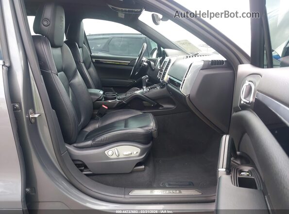 WP1AA2A26GLA00699 2016 PORSCHE CAYENNE Gray Widok wnętrza z przodu