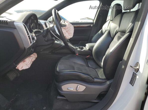 WP1AA2A26HKA91318 2017 PORSCHE CAYENNE White წინა სალონის ხედი