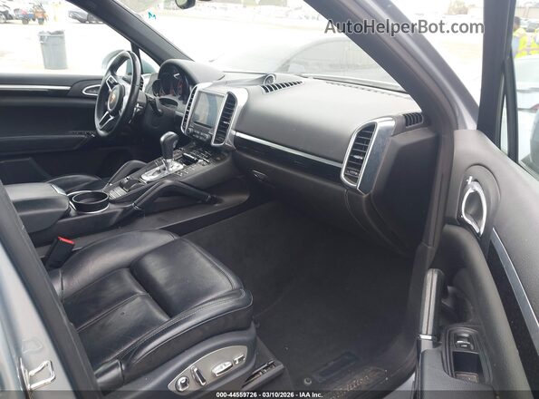 WP1AA2A27JKA05035 2018 PORSCHE CAYENNE Silver Front interior view