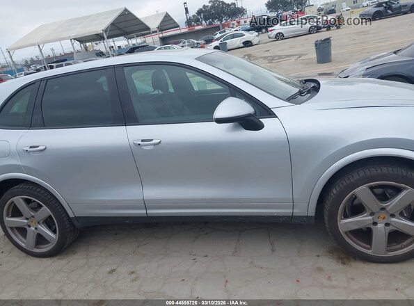 WP1AA2A27JKA05035 2018 PORSCHE CAYENNE Silver 360 interior view
