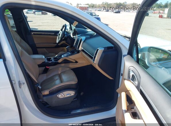 WP1AA2A29JKA01679 2018 PORSCHE CAYENNE White წინა სალონის ხედი