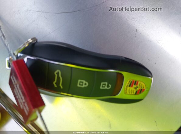 WP1AA2A52LLB15076 2020 PORSCHE MACAN Silver Dashboard view