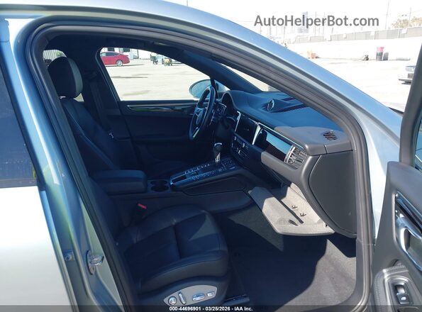 WP1AA2A52LLB15076 2020 PORSCHE MACAN Silver Front interior view