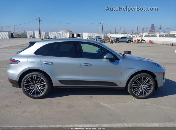 WP1AA2A52LLB15076 2020 PORSCHE MACAN Silver Rear interior view