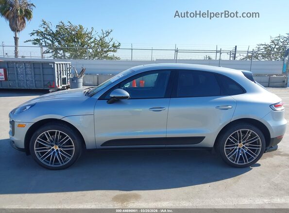 WP1AA2A52LLB15076 2020 PORSCHE MACAN Silver 360 interior view