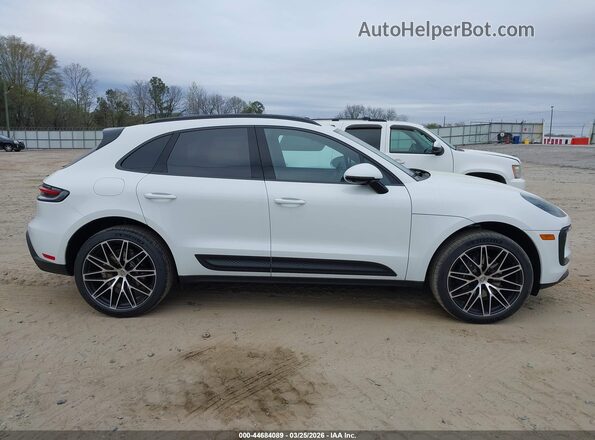 WP1AA2A52TLB03929 2026 PORSCHE MACAN White Вид задньої частини салону
