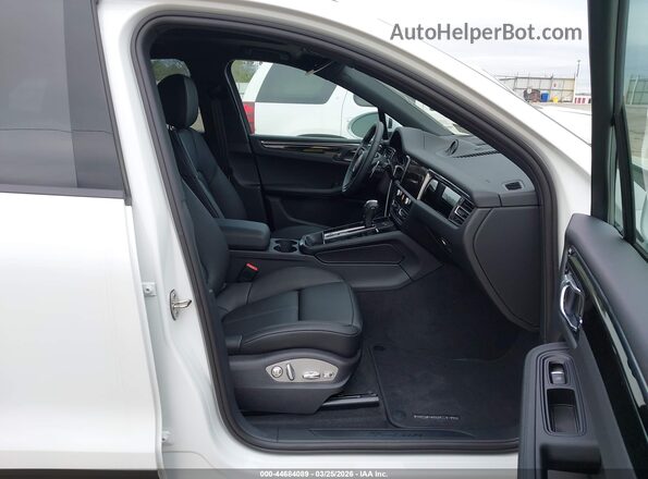 WP1AA2A52TLB03929 2026 PORSCHE MACAN White Вид салону спереду