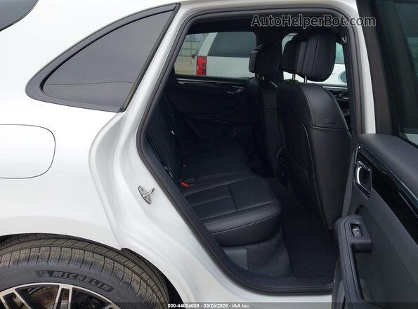 WP1AA2A52TLB03929 2026 PORSCHE MACAN White Вид наклейки з VIN-кодом