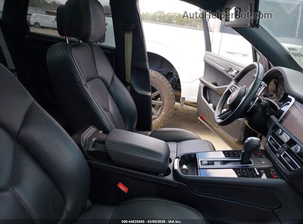 WP1AA2A53PLB09020 2023 PORSCHE MACAN Black Вид салону спереду
