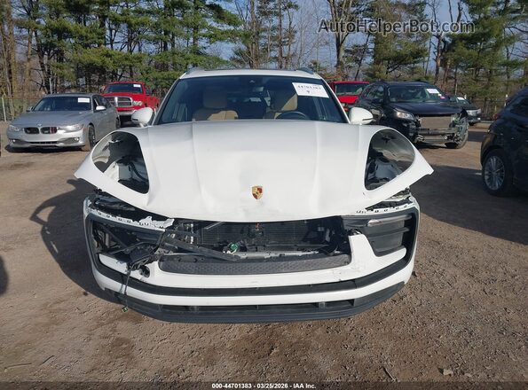 WP1AA2A56RLB13582 2024 PORSCHE MACAN White Rear interior view