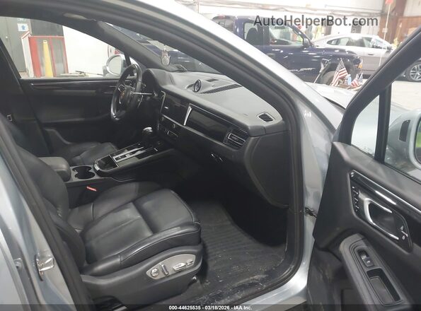 WP1AA2A58PLB11426 2023 PORSCHE MACAN Серый Вид салона спереди
