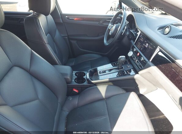 WP1AA2A5XPLB05367 2023 PORSCHE MACAN Silver Front interior view