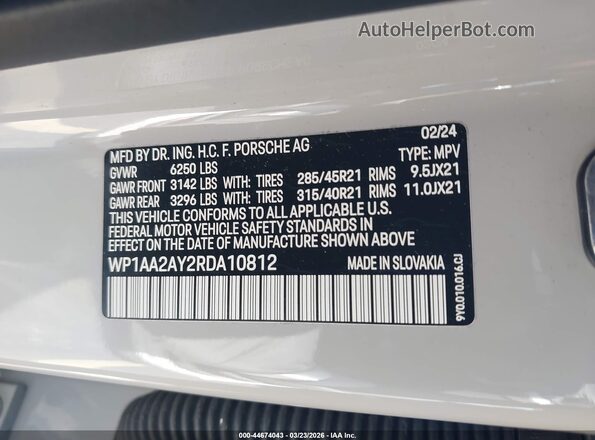 WP1AA2AY2RDA10812 2024 PORSCHE CAYENNE Gray Engine compartment view