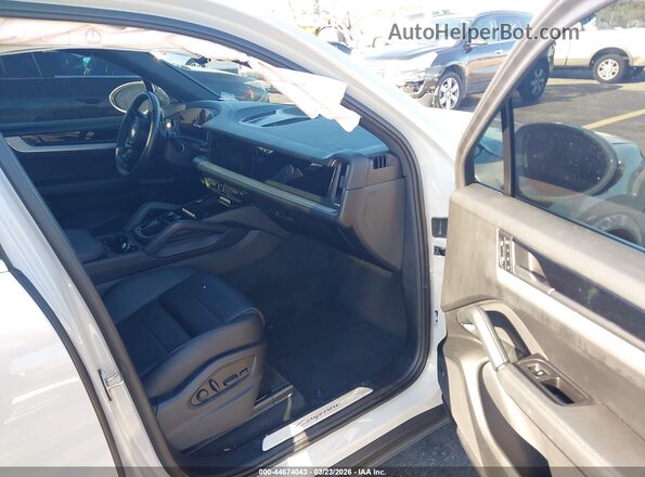 WP1AA2AY2RDA10812 2024 PORSCHE CAYENNE Gray Front interior view