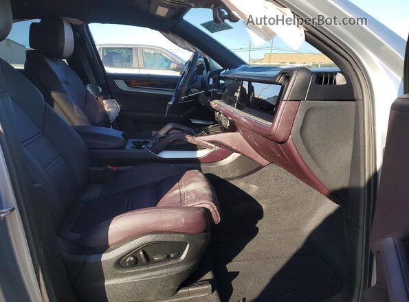 WP1AA2AY2SDA01369 2025 PORSCHE CAYENNE Серебряный Вид салона спереди