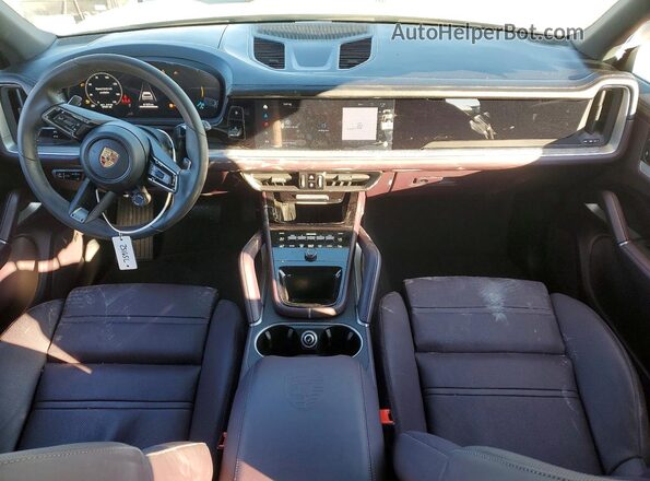 WP1AA2AY2SDA01369 2025 PORSCHE CAYENNE Серебряный Вид панели приборов