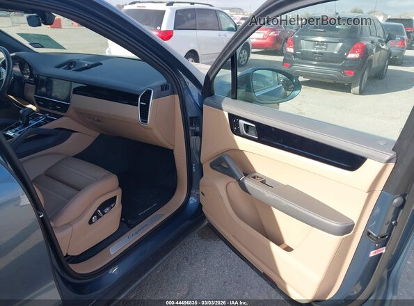 WP1AA2AY3KDA15717 2019 PORSCHE CAYENNE Light Blue Вид салону спереду