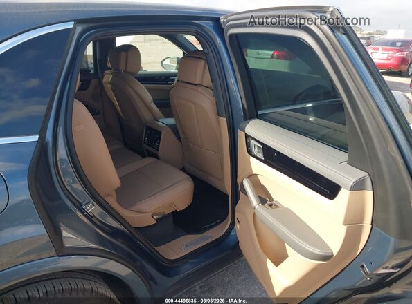 WP1AA2AY3KDA15717 2019 PORSCHE CAYENNE Light Blue Вид наклейки з VIN-кодом
