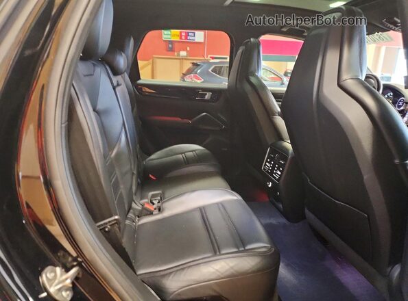 WP1AA2AY7MDA05582 2021 PORSCHE CAYENNE Черный 
