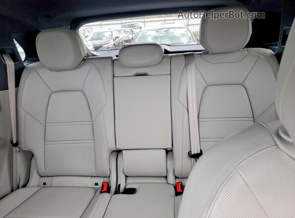 WP1AA2AY7NDA06104 2022 PORSCHE CAYENNE Gray Widok tylnych siedzeń