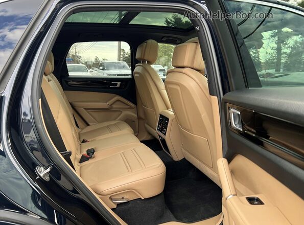 WP1AA2AY8LDA01720 2020 PORSCHE CAYENNE Черный Вид сзади