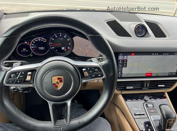 WP1AA2AY8LDA01720 2020 PORSCHE CAYENNE Черный Вид салона спереди