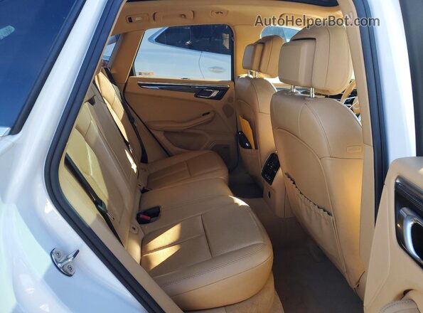 WP1AB2A50HLB20183 2017 PORSCHE MACAN White Вид задньої частини салону