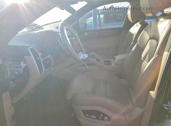 WP1AB2AY7MDA27109 2021 PORSCHE CAYENNE Черный Вид салона спереди