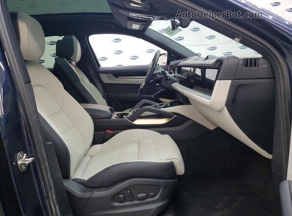 WP1BA2AY3SDA32585 2025 PORSCHE CAYENNE Blue Widok wnętrza z przodu