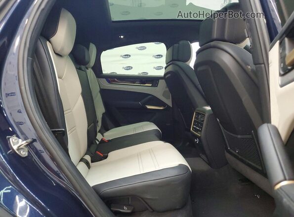 WP1BA2AY3SDA32585 2025 PORSCHE CAYENNE Blue Widok wnętrza z tyłu