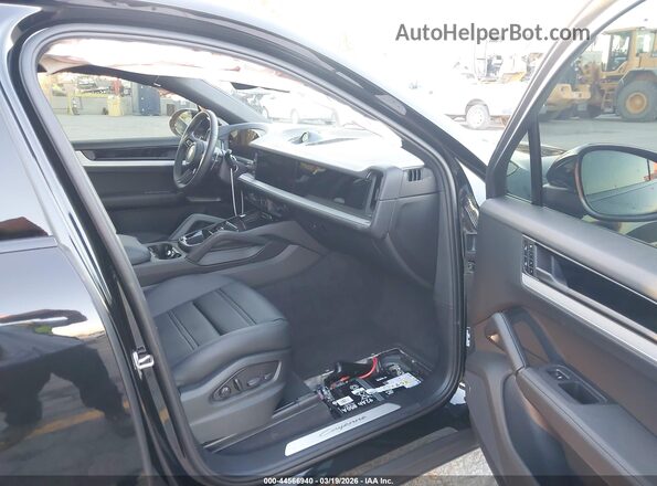 WP1BA2AY6TDA35210 2026 PORSCHE CAYENNE Черный Вид салона спереди