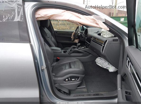 WP1BG2AY3MDA49131 2021 PORSCHE CAYENNE Silver Widok wnętrza z przodu