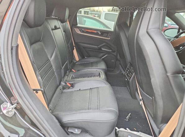 WP1BG2AY7SDA43393 2025 PORSCHE CAYENNE Black Vista interior trasera