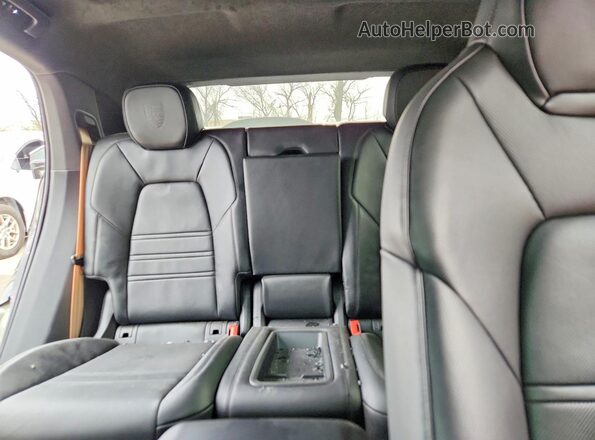 WP1BG2AY7SDA43393 2025 PORSCHE CAYENNE Black Vista de los asientos traseros