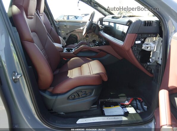 WP1BM2AY9RDA71098 2024 PORSCHE CAYENNE Gray Սալոնի դիմացի տեսք