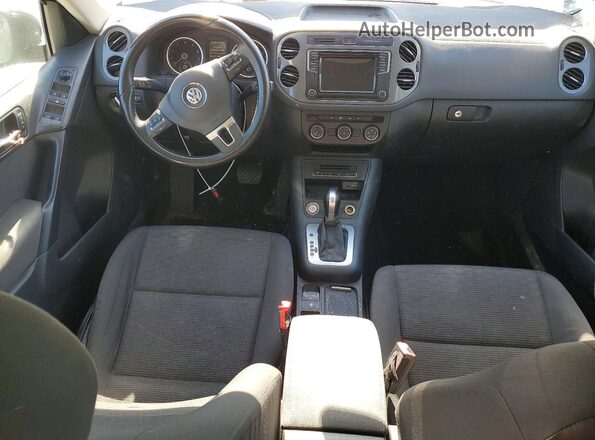 WVGAV7AX9JK000476 2018 VOLKSWAGEN TIGUAN Black Widok deski rozdzielczej