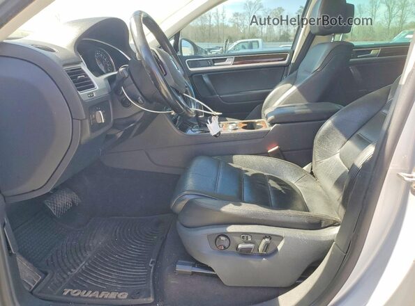 WVGEF9BP7GD001843 2016 VOLKSWAGEN TOUAREG Silver Vista interior delantera