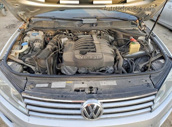 WVGEF9BP7GD010185 2016 VOLKSWAGEN TOUAREG Silver Vista interior trasera