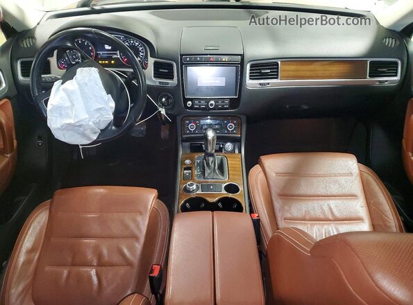 WVGEF9BP7GD012700 2016 VOLKSWAGEN TOUAREG White Вид панелі приладів