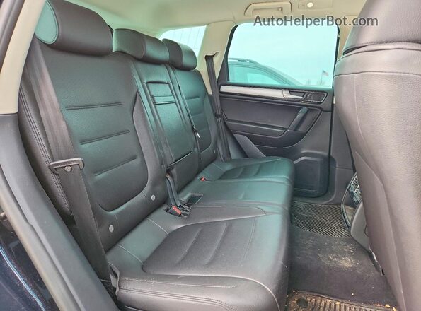 WVGEP9BP5GD005967 2016 VOLKSWAGEN TOUAREG Blue Rear interior view