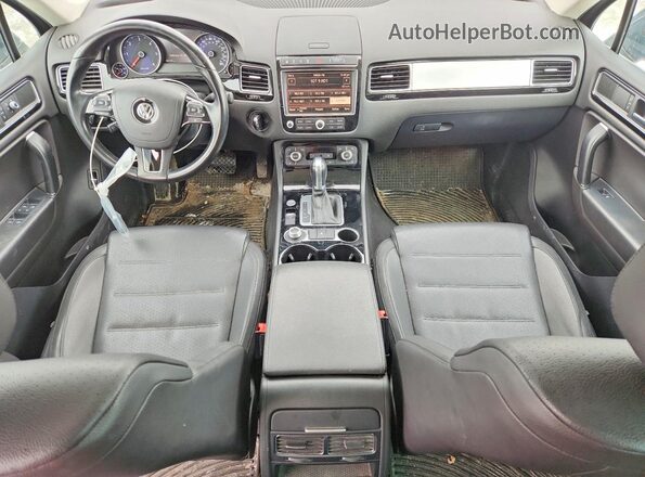 WVGEP9BP5GD005967 2016 VOLKSWAGEN TOUAREG Blue Dashboard view