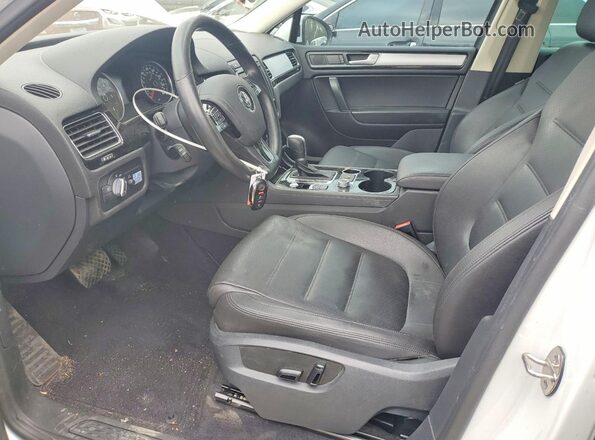 WVGEP9BP6GD002883 2016 VOLKSWAGEN TOUAREG White უკანა სავარძლების ხედი