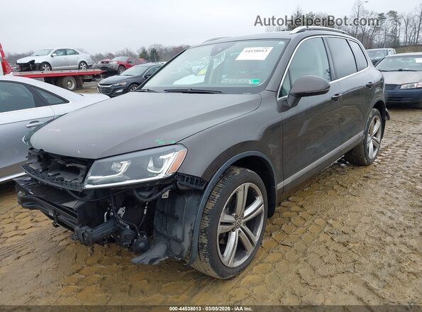 WVGGF7BP7HD005888 2017 VOLKSWAGEN TOUAREG Gray Vista tres cuartos delantera izquierda