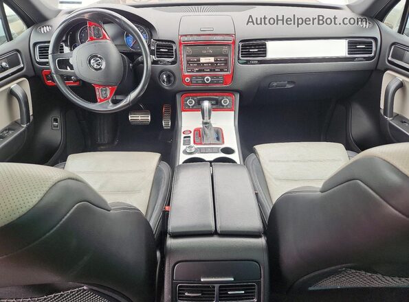 WVGRF7BP2HD003426 2017 VOLKSWAGEN TOUAREG Серебряный Вид панели приборов