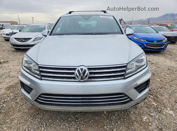 WVGRF7BP2HD003426 2017 VOLKSWAGEN TOUAREG Серебряный Вид спереди